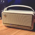 デスクの上に置かれたEdifier MP330