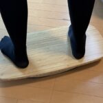 FlexiSpot BB01 バランスボードに人が乗っている様子