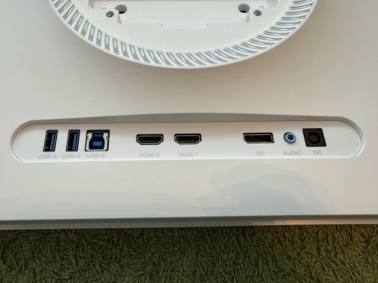 INNOCN GA27T1Mのディスプレイ背面のインターフェース