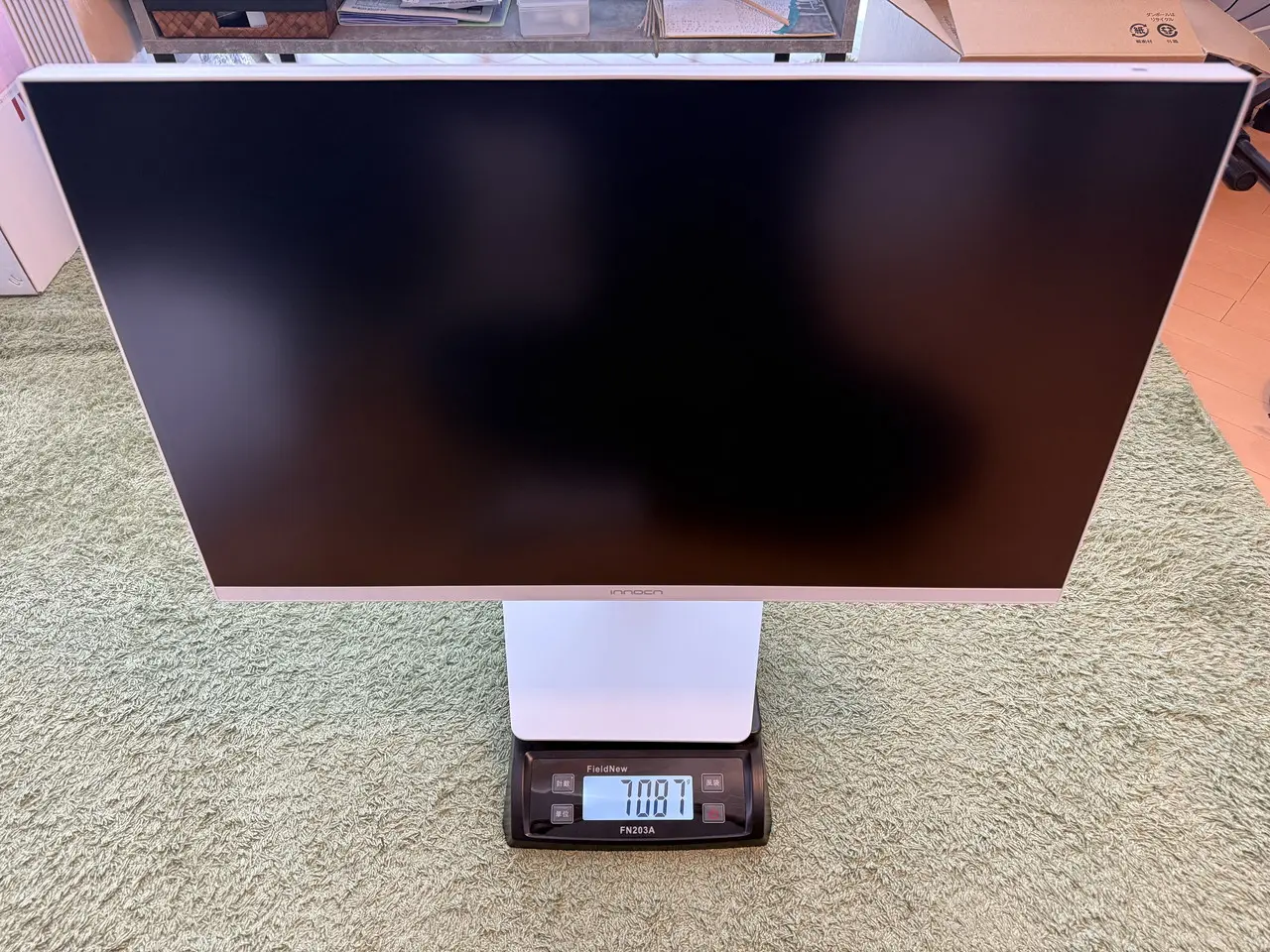 完成状態のINNOCN GA27T1Mを計量している様子