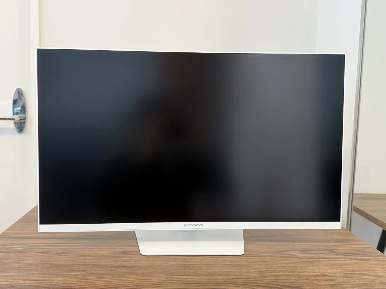 ディスプレイを一番下まで下げた状態