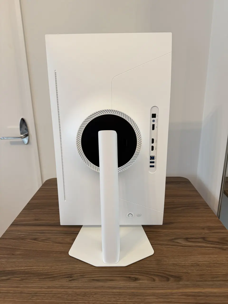 ディスプレイを縦向きにした状態(背面)