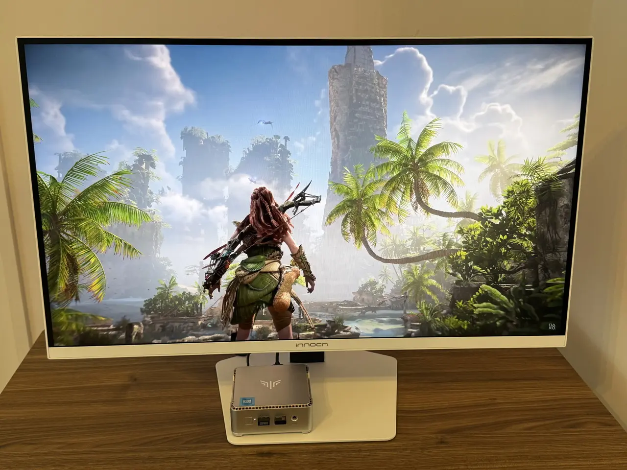 INNOCN GA27T1Mでホライゾンの動画を再生している様子