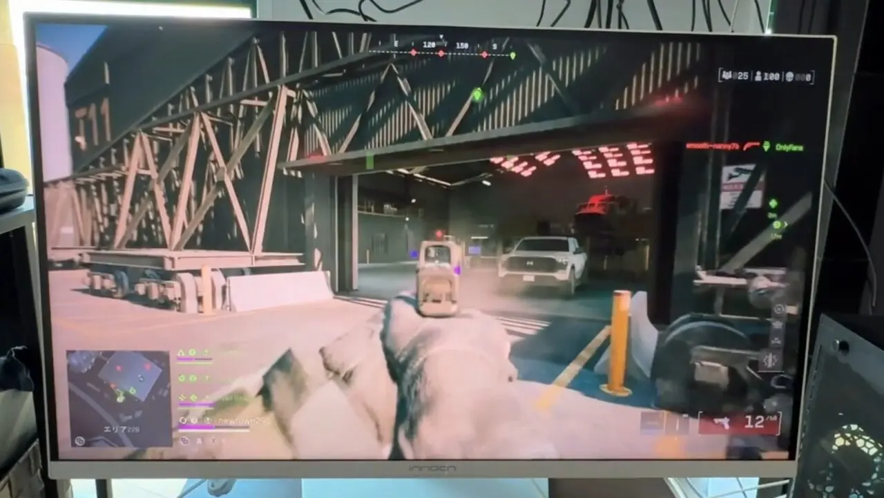 INNOCN GA27T1MでFPSをプレイしている様子