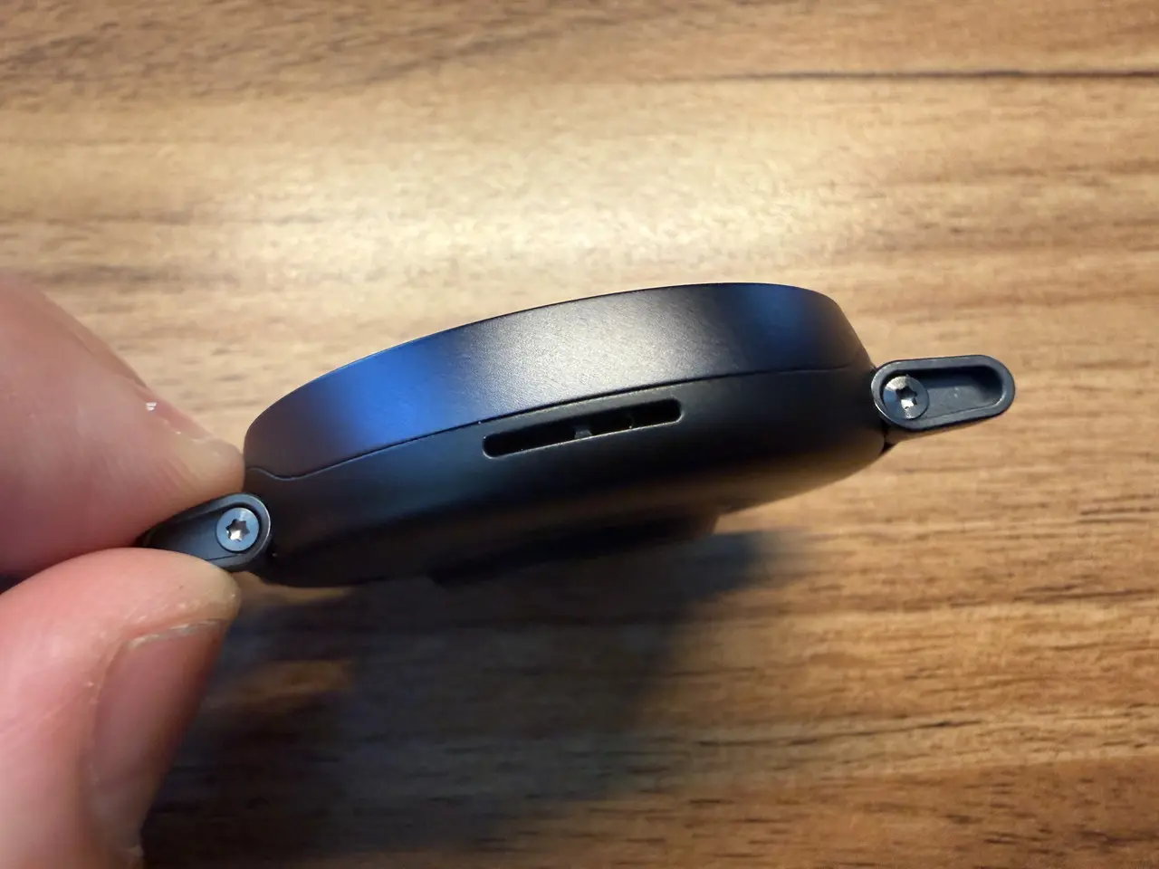 Amazfit Active Maxの左側面インターフェース