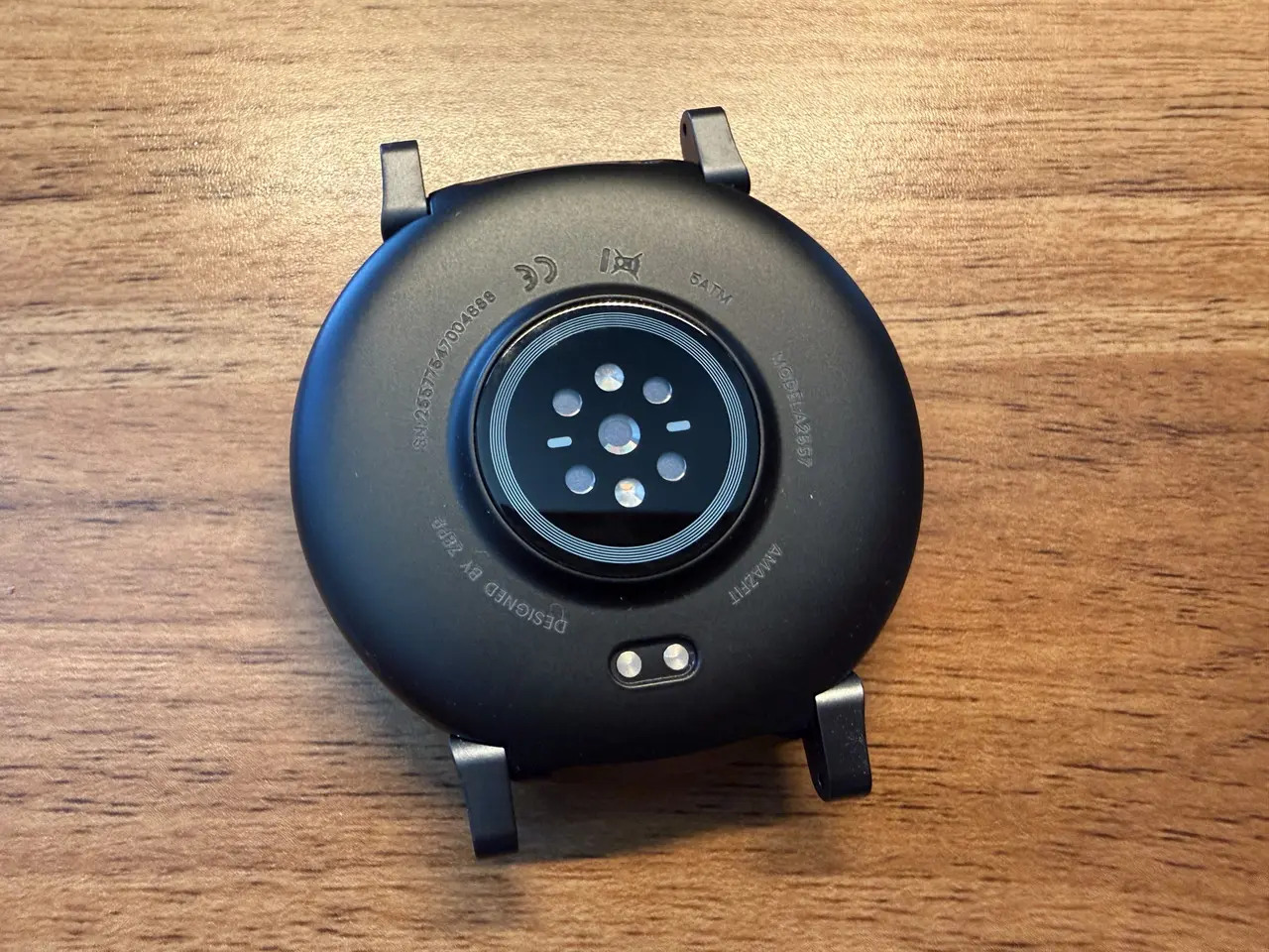 Amazfit Active Maxの裏面インターフェース