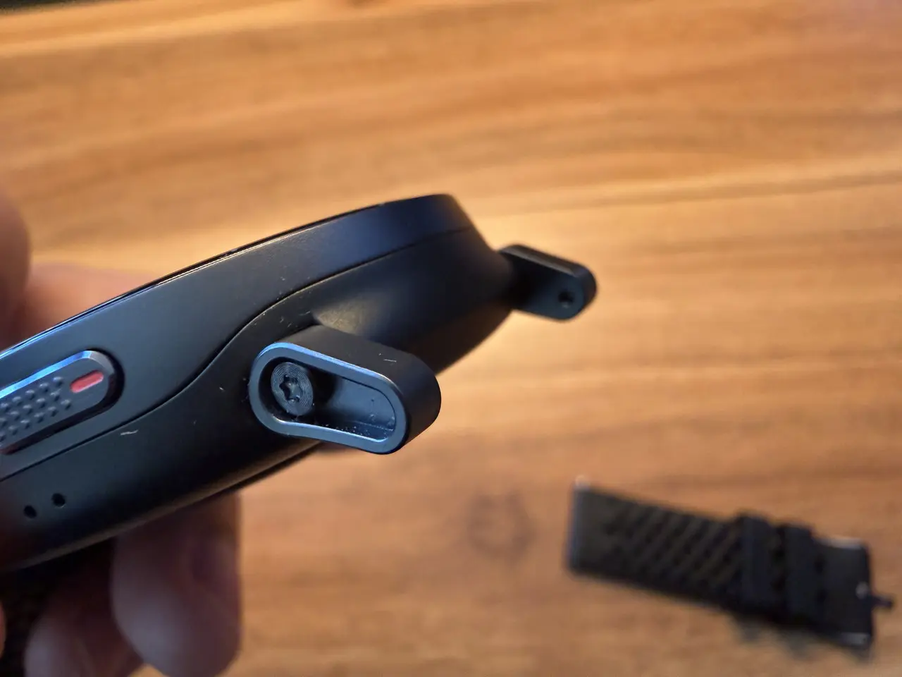 Amazfit Active Maxのバンドの付け根