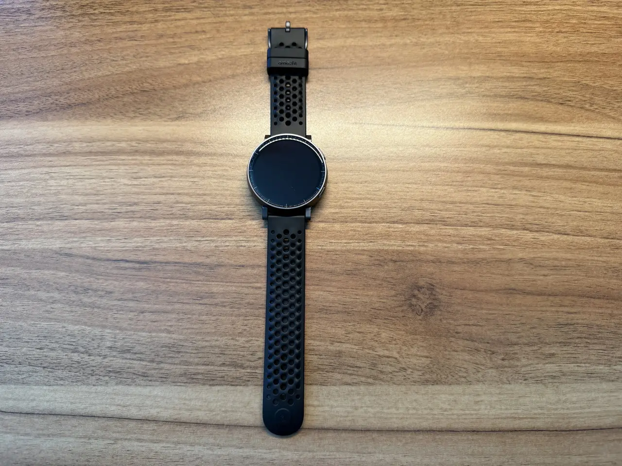 Amazfit Active Maxにバンドを装着した状態