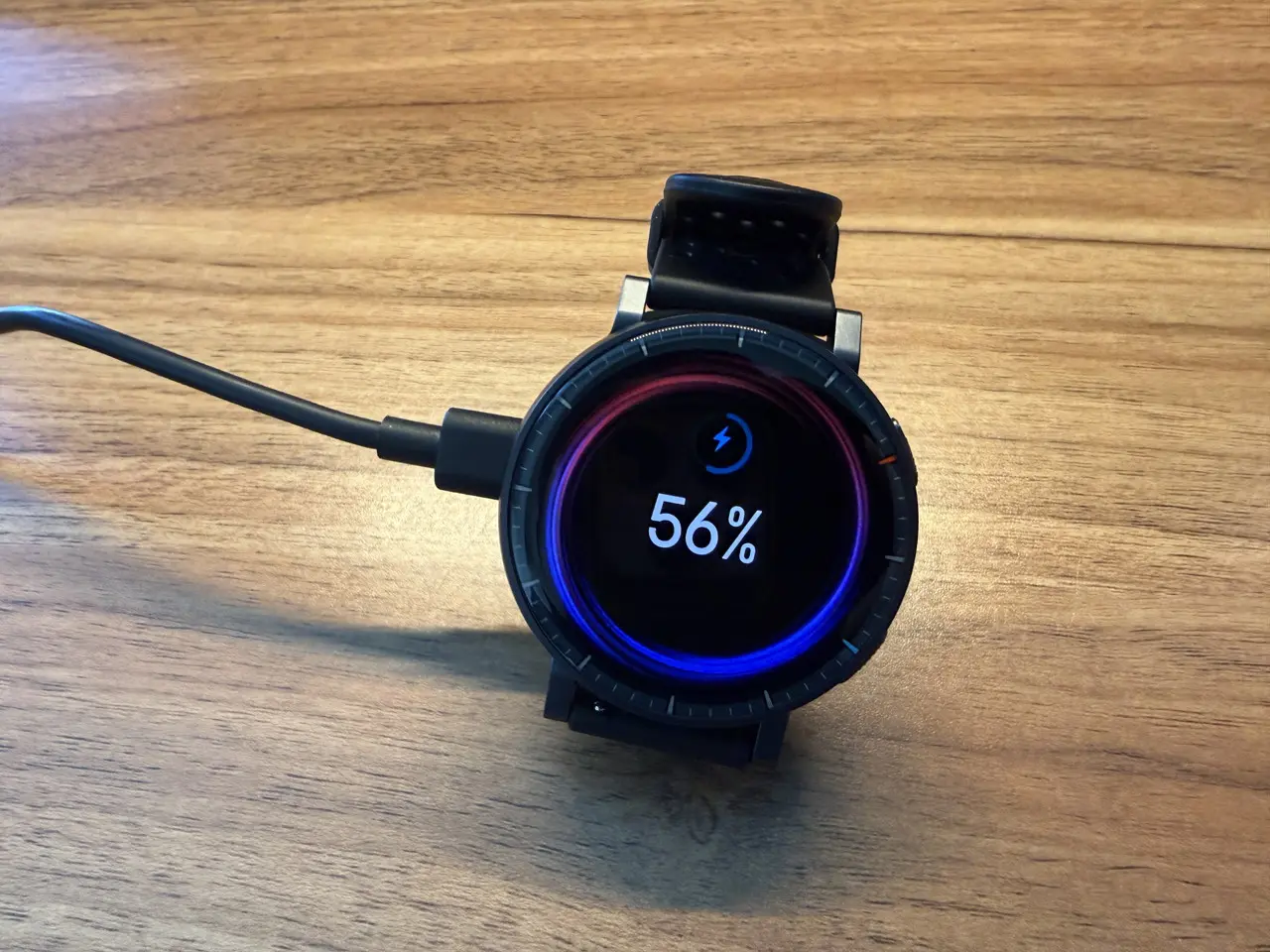 充電中のAmazfit Active Max