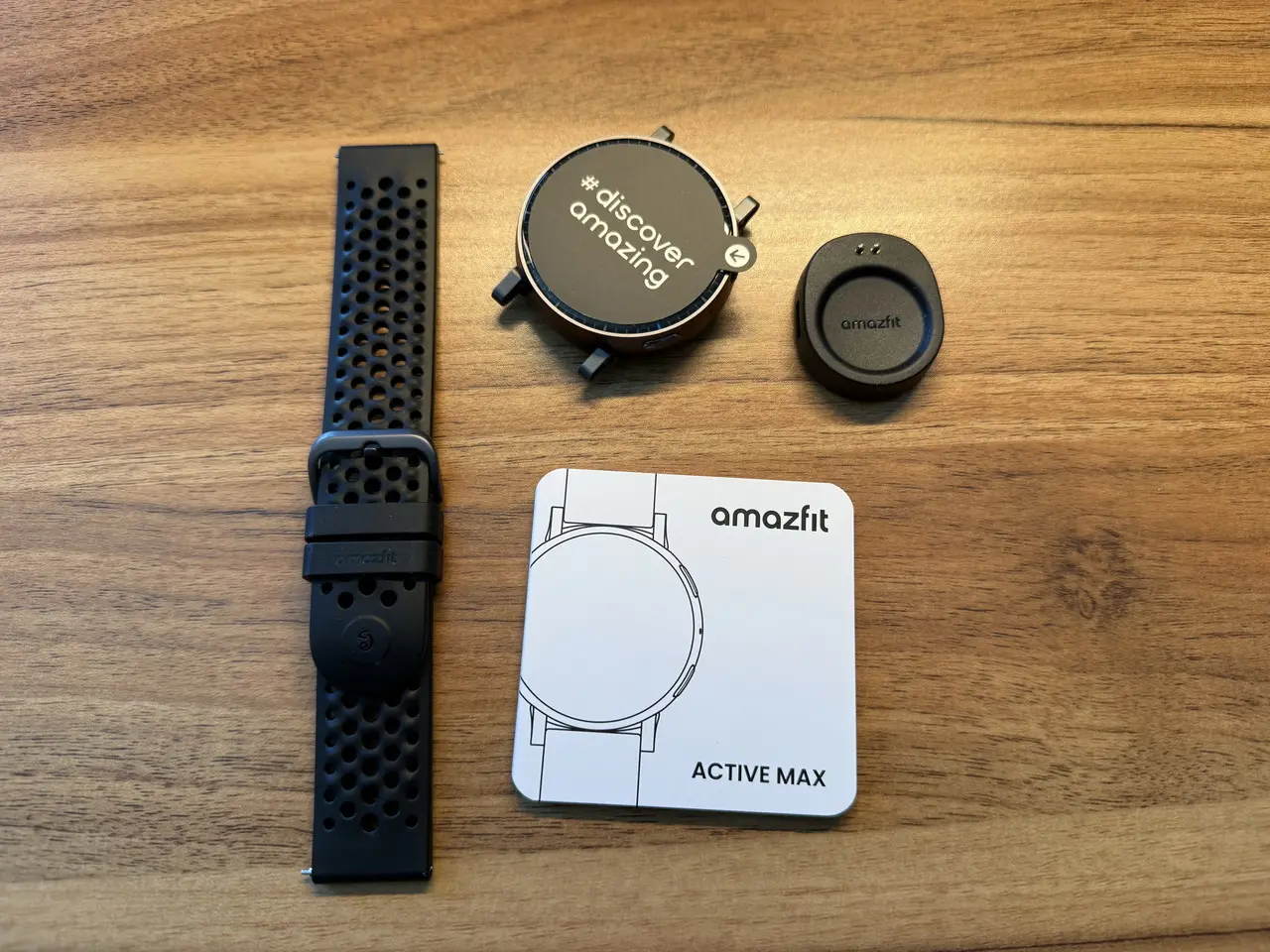 Amazfit Active Maxのパッケージ付属品一式