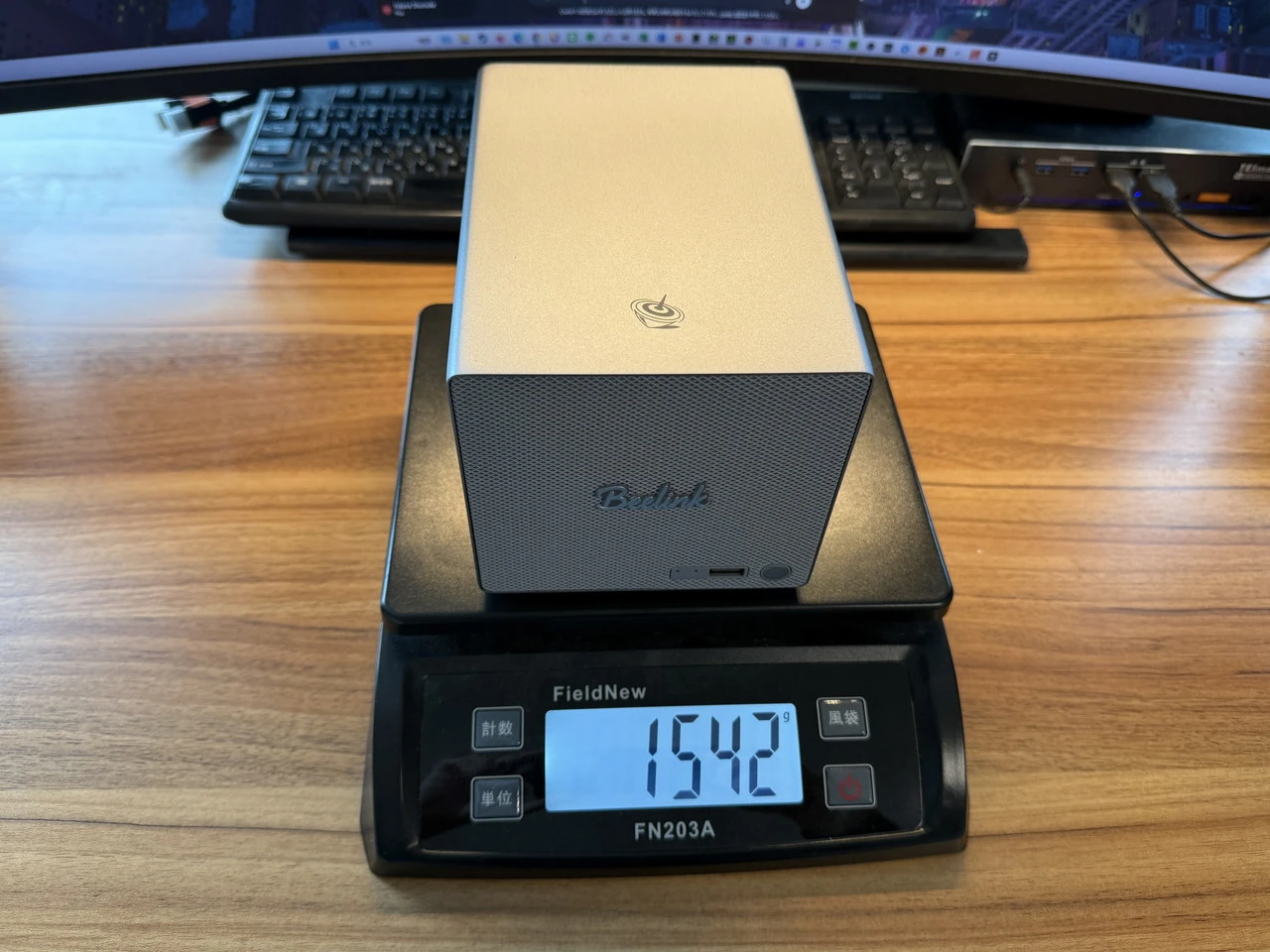 Beelink ME Proを計量している様子