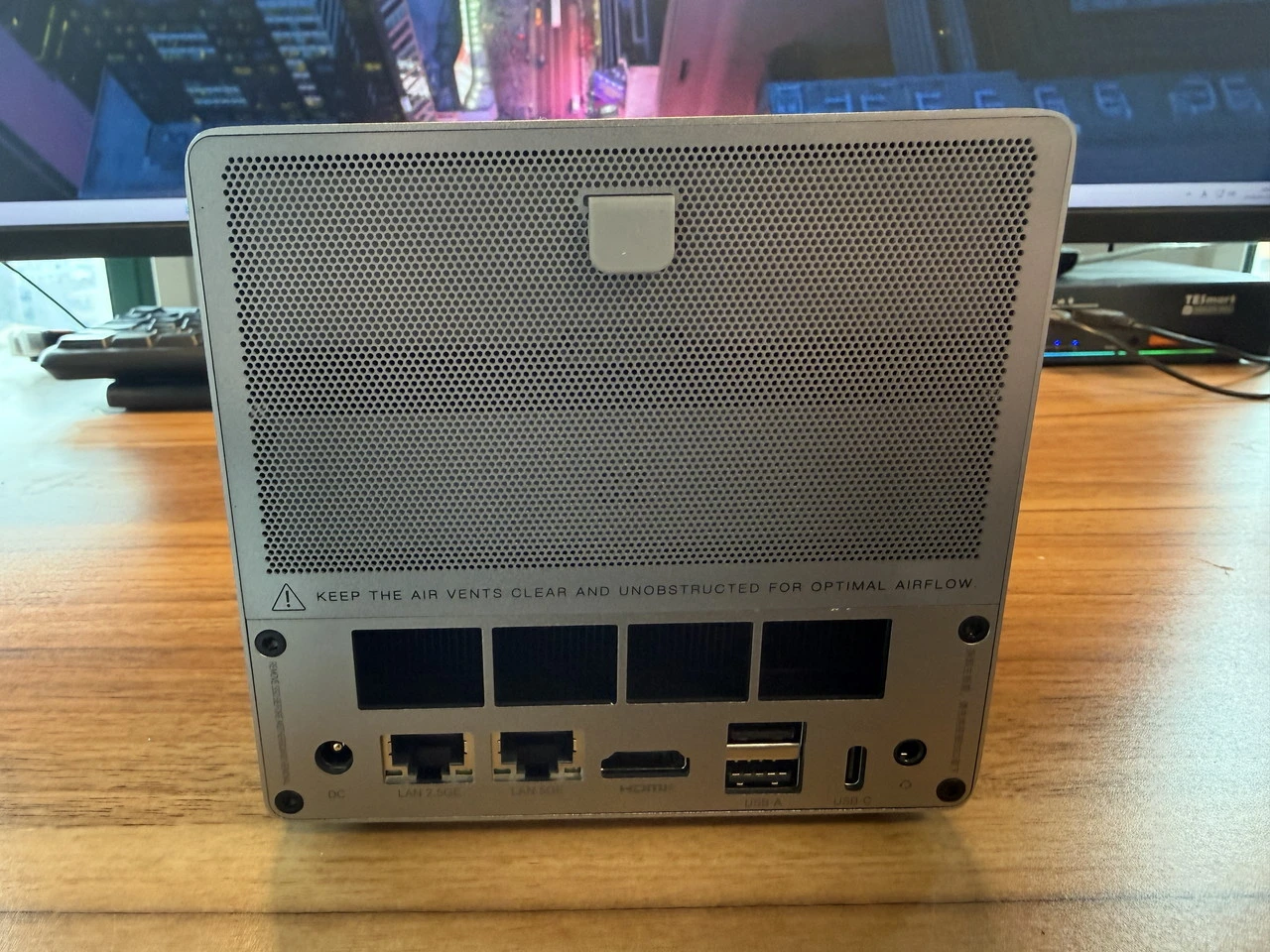 Beelink ME Proの筐体外観(背面アングル)