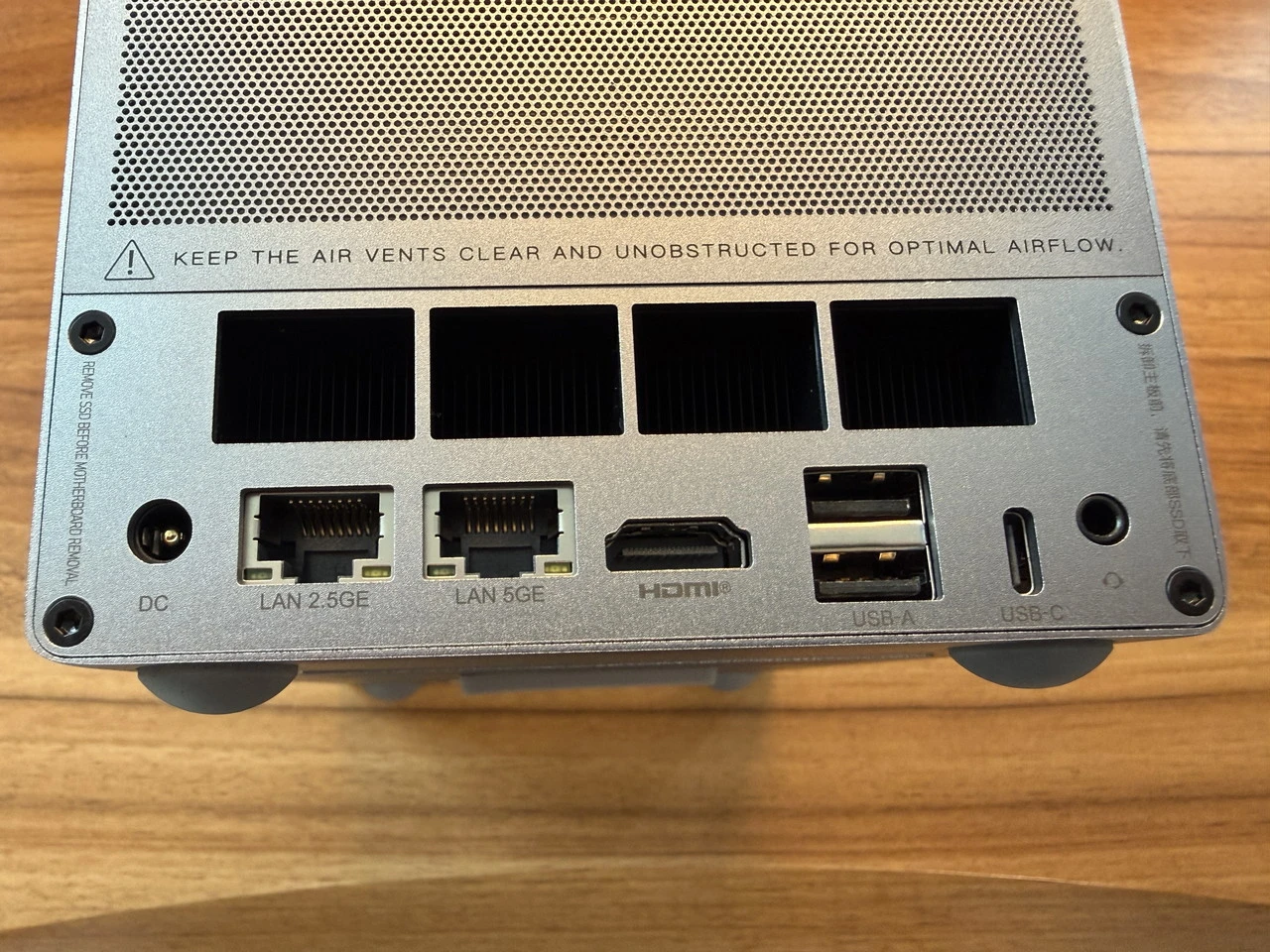 Beelink ME Proの背面インターフェース