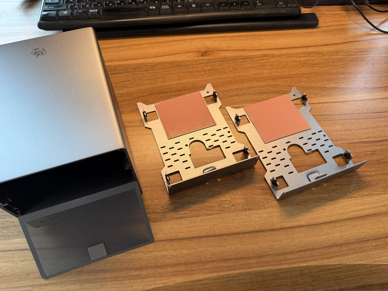 Beelink ME Proのドライブベイを取り出した状態