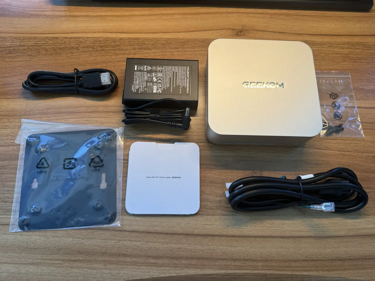 GEEKOM A7 Maxのパッケージ付属品一式