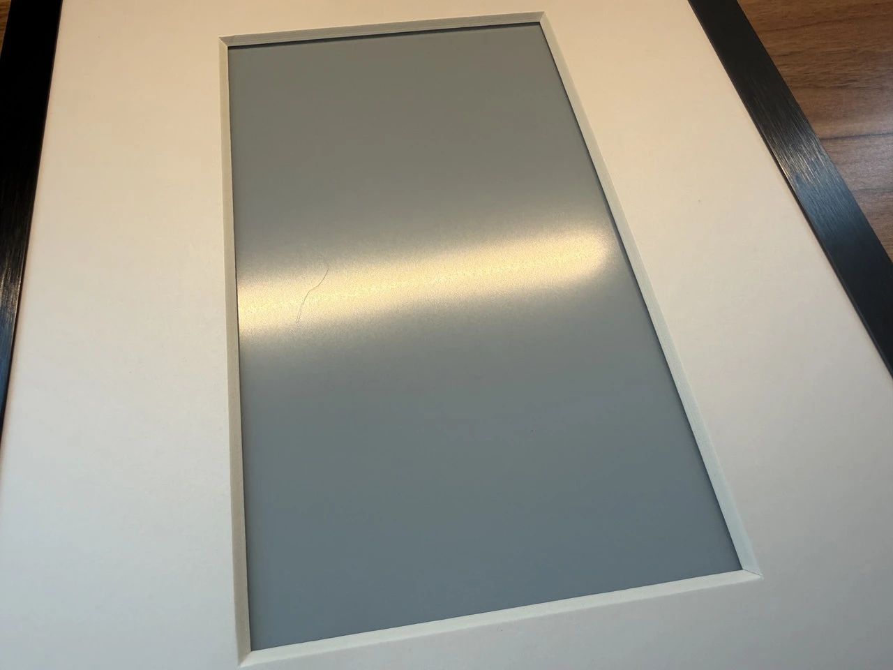 SwitchBot AIアートキャンバスの中央スクリーン