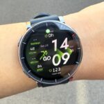 屋外でAmazfit Active 3 Premiumを装着している様子