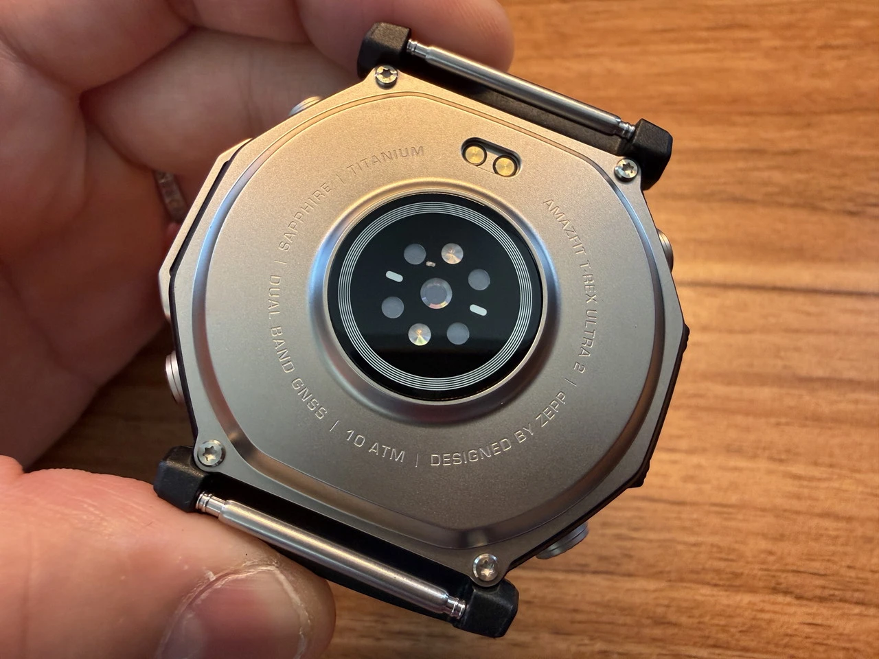 Amazfit T-Rex Ultra 2の裏面