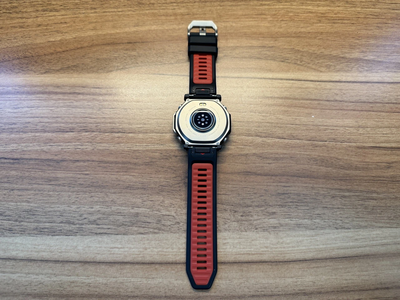 Amazfit T-Rex Ultra 2ウォッチ全体(裏面)
