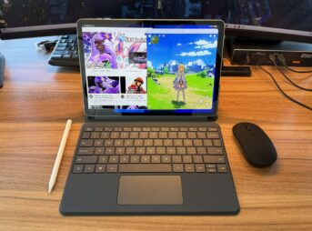 デスク上でBlackview MEGA 12を使用している様子