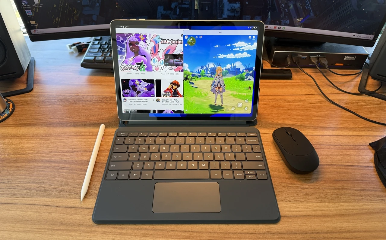 デスク上でBlackview MEGA 12を使用している様子