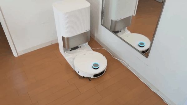 ステーションに自動帰還するロボット