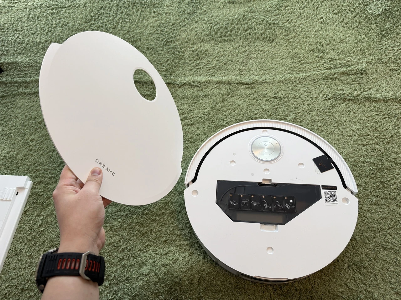 Dreame X50 Ultraのロボット上部のフタを開けた状態