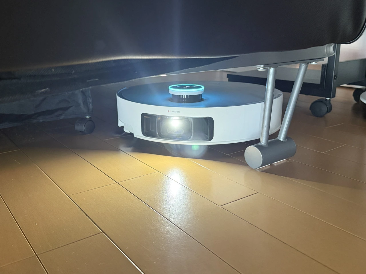 正面のライトが点灯している様子