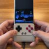 GameSir Pocket Tacoでレトロゲームを遊んでいる様子