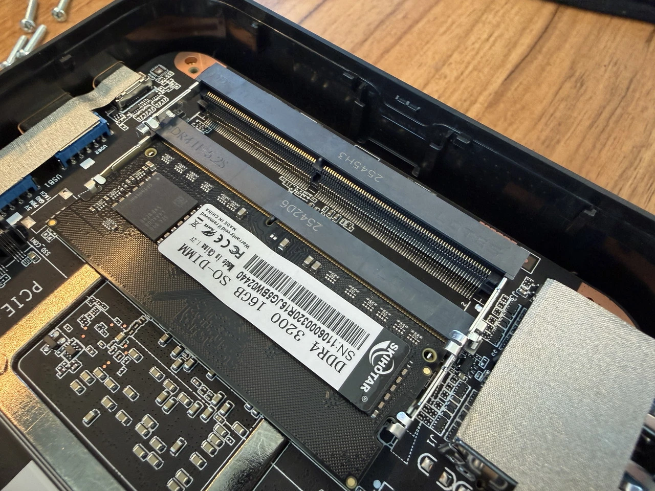 NiPoGi E3B (7730U)の内部基板2