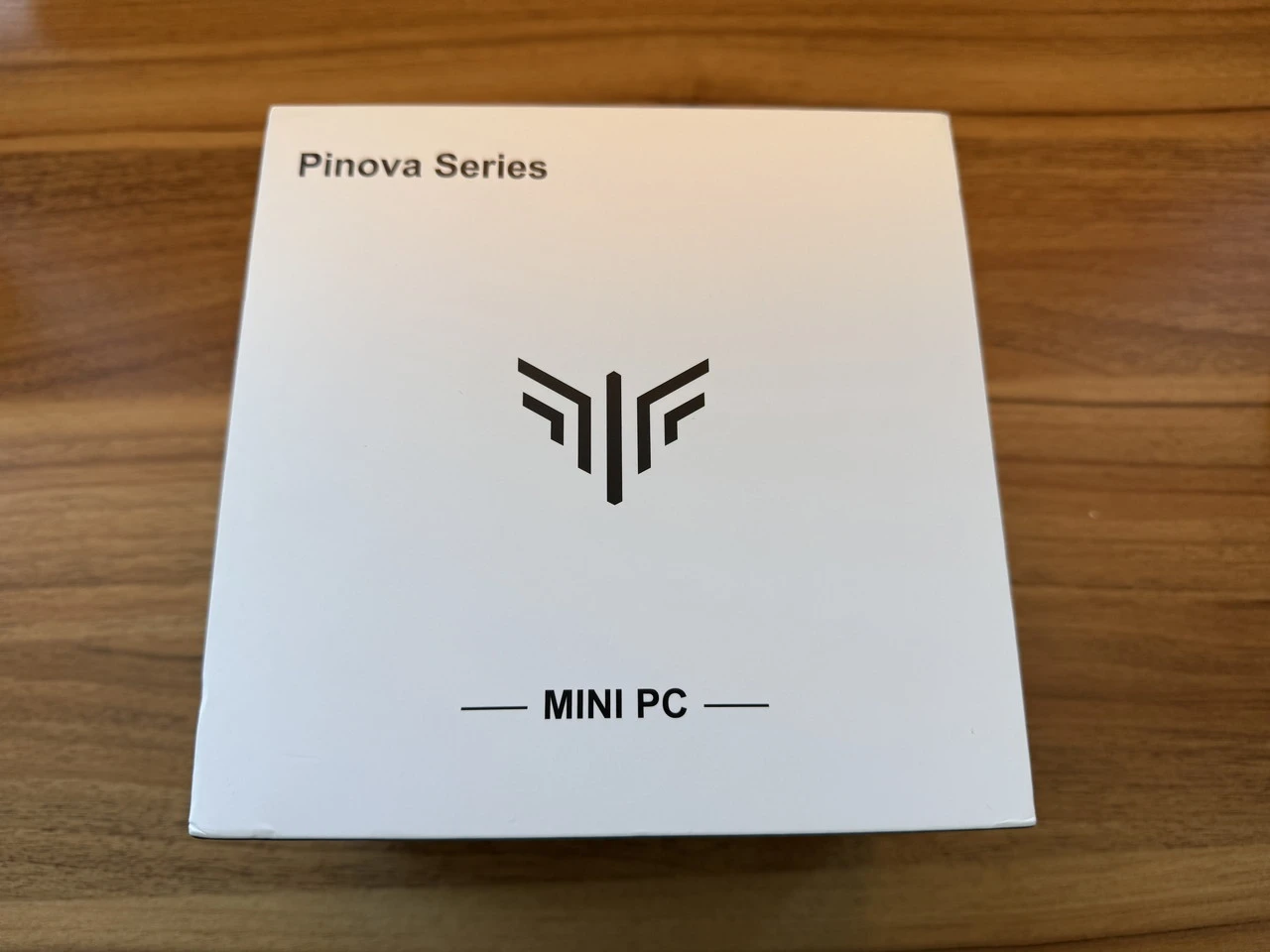 NiPoGi E3B (7730U)の外箱