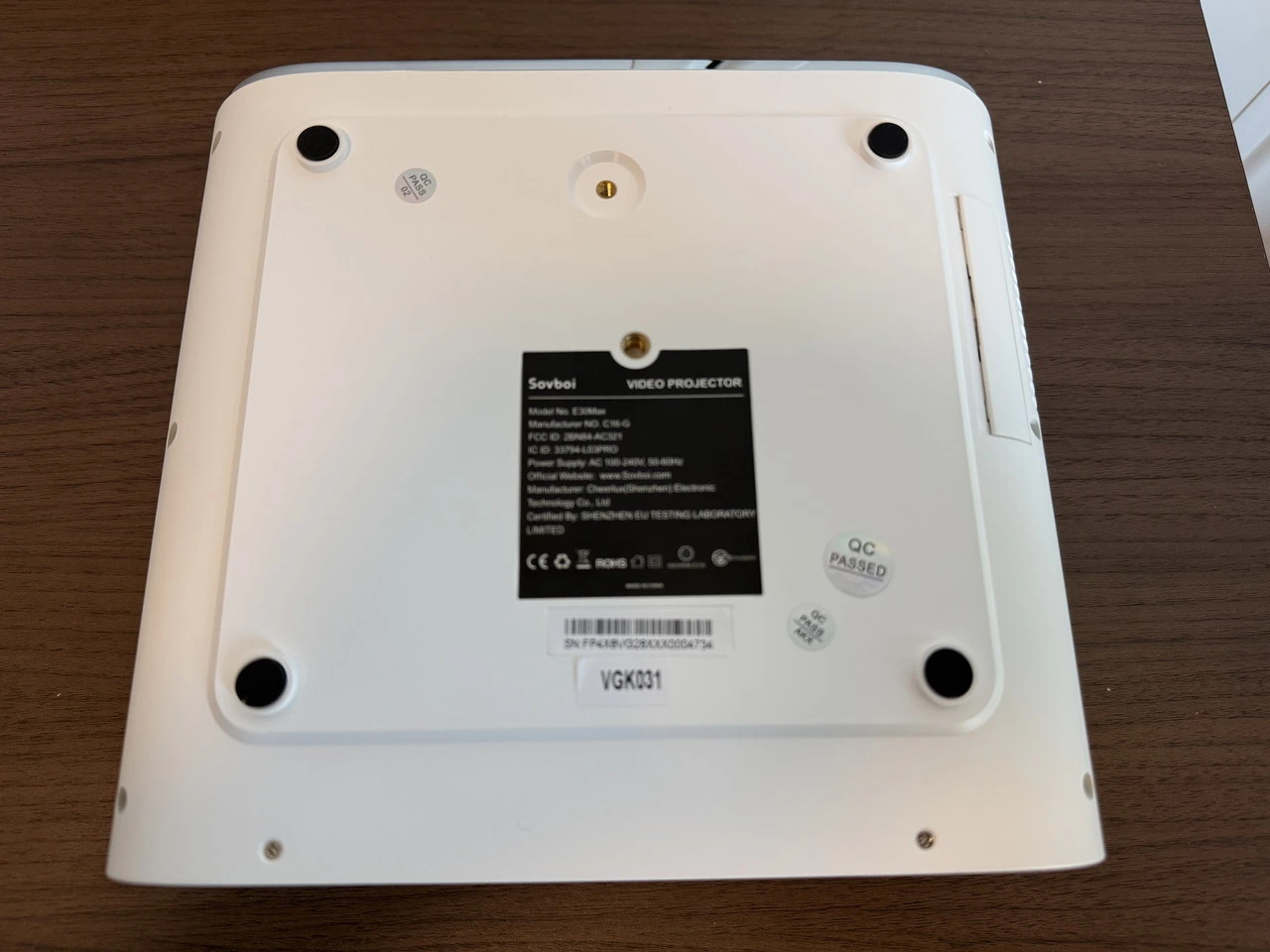 Sovboi E30Maxの底部