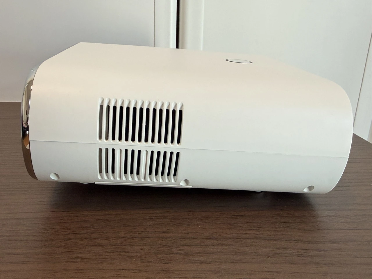 Sovboi E30Maxに角度調節ネジを取り付けて設置した状態