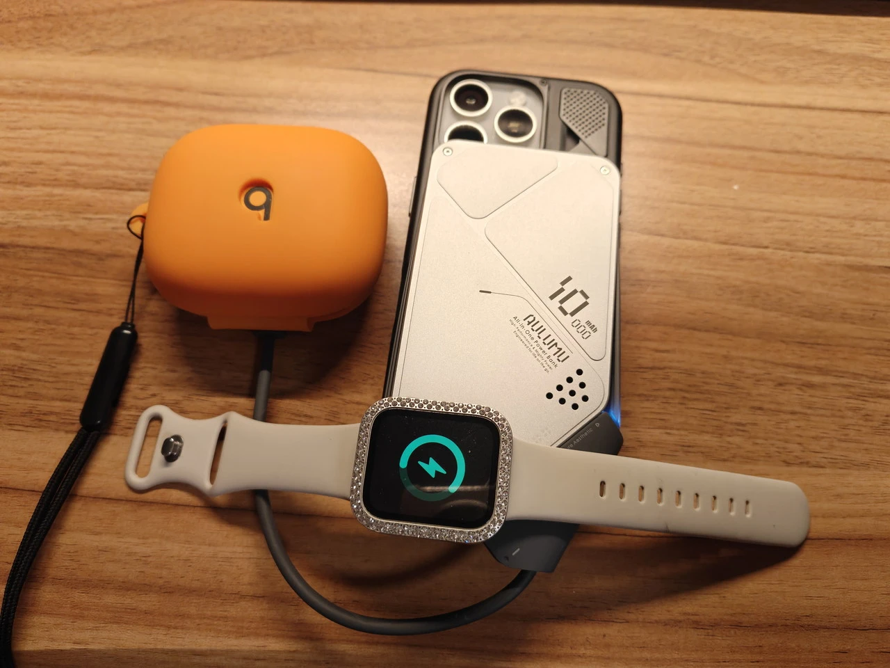 Aulumu M10で3台同時充電している