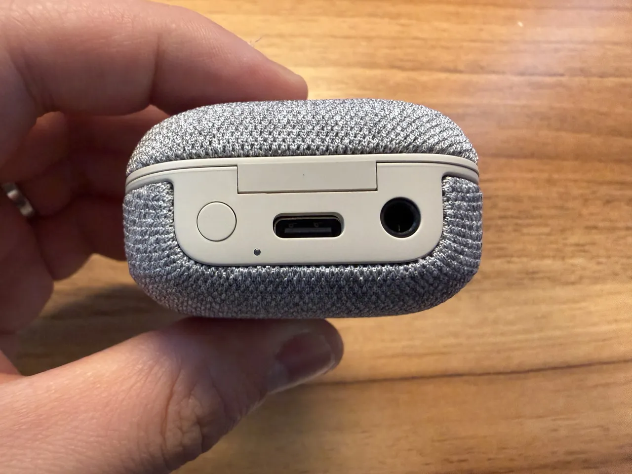 Cearvol Wave Liteのケース後部インターフェース