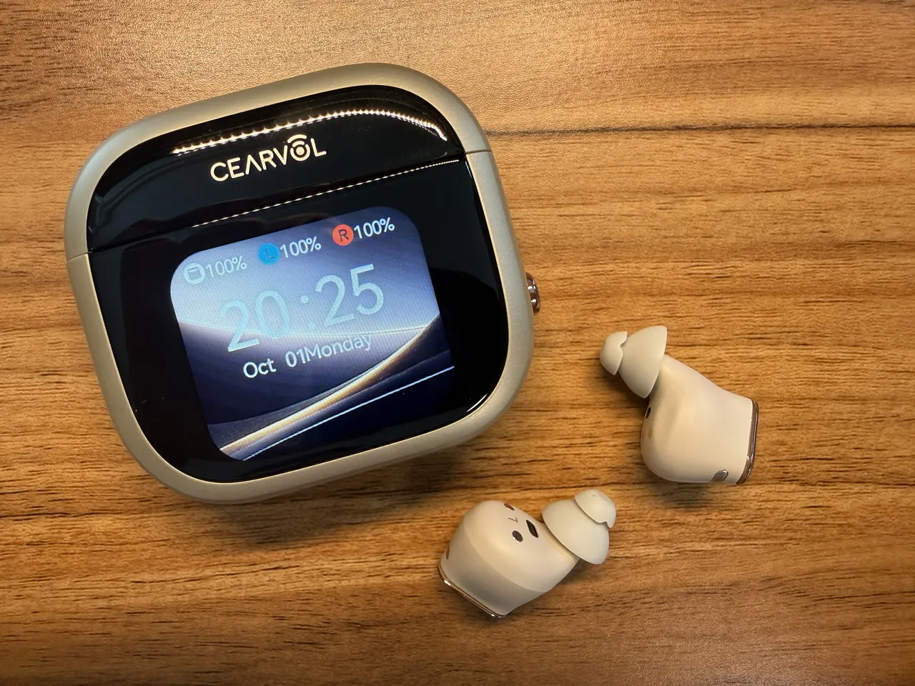 Cearvol Waveのケースとイヤホン外観