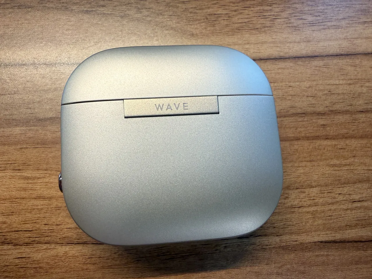 Cearvol Waveの充電ケースの背面