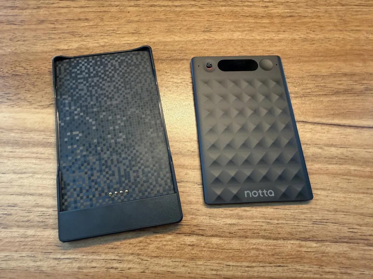 Notta Memo (Type-C)と専用充電ケース
