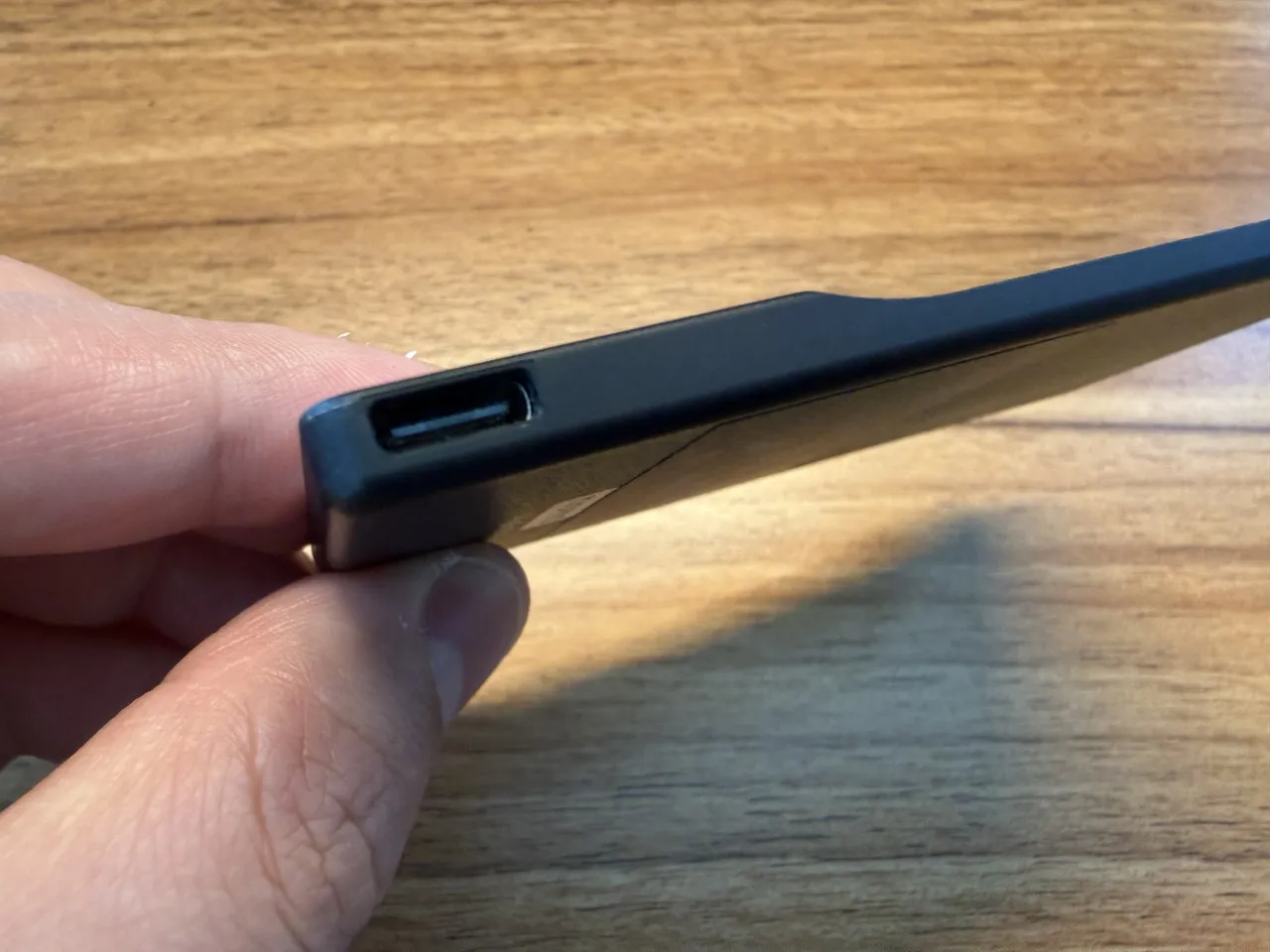 Type-C対応マグネット式ケースのType-Cポート