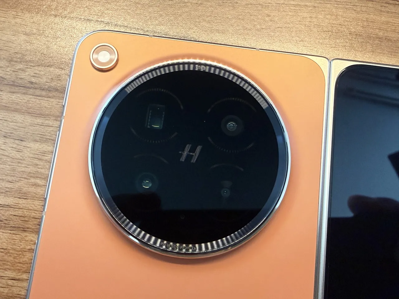 OPPO Find N6の背面カメラ