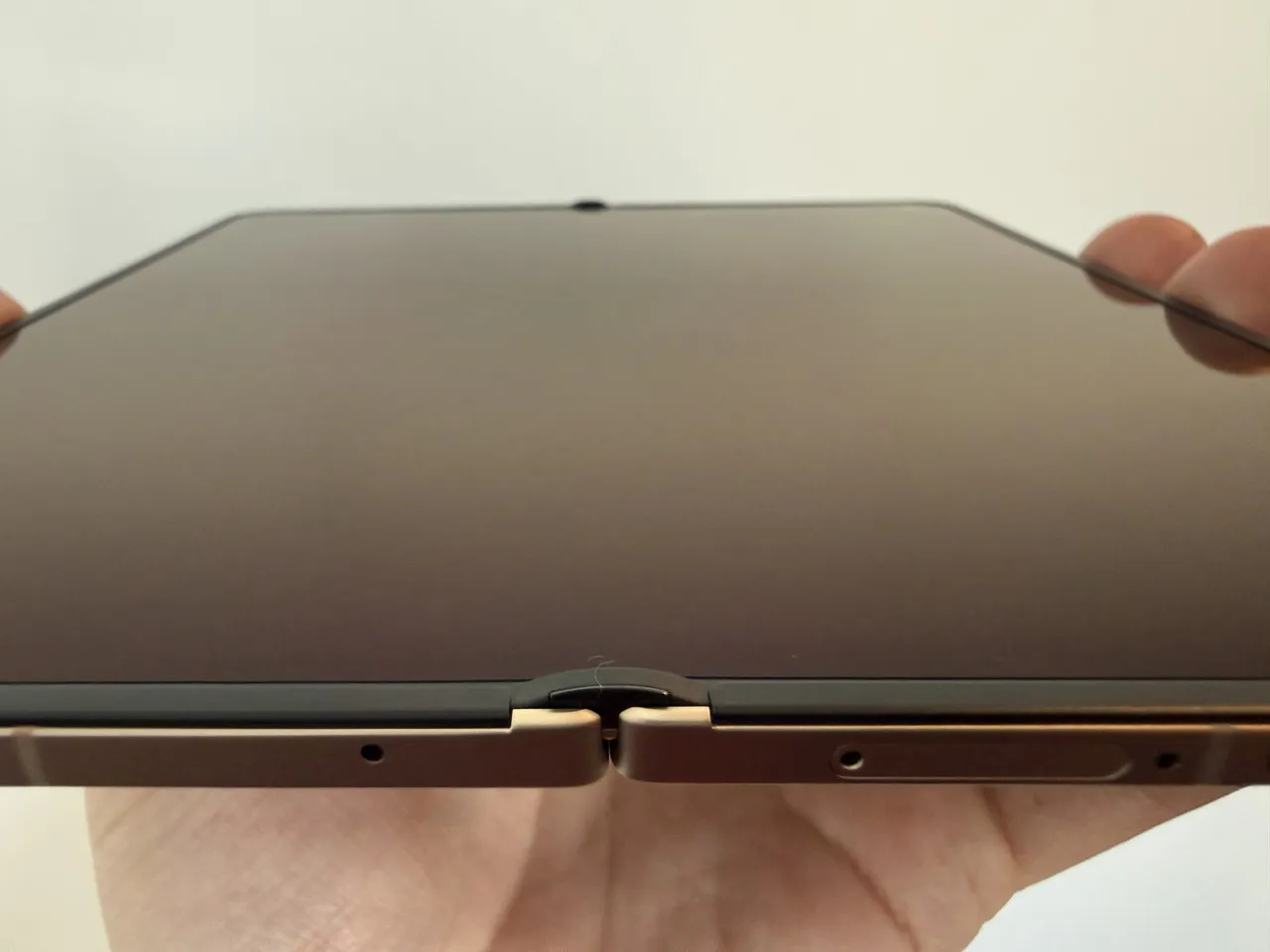 OPPO Find N6内側ディスプレイの折り目確認