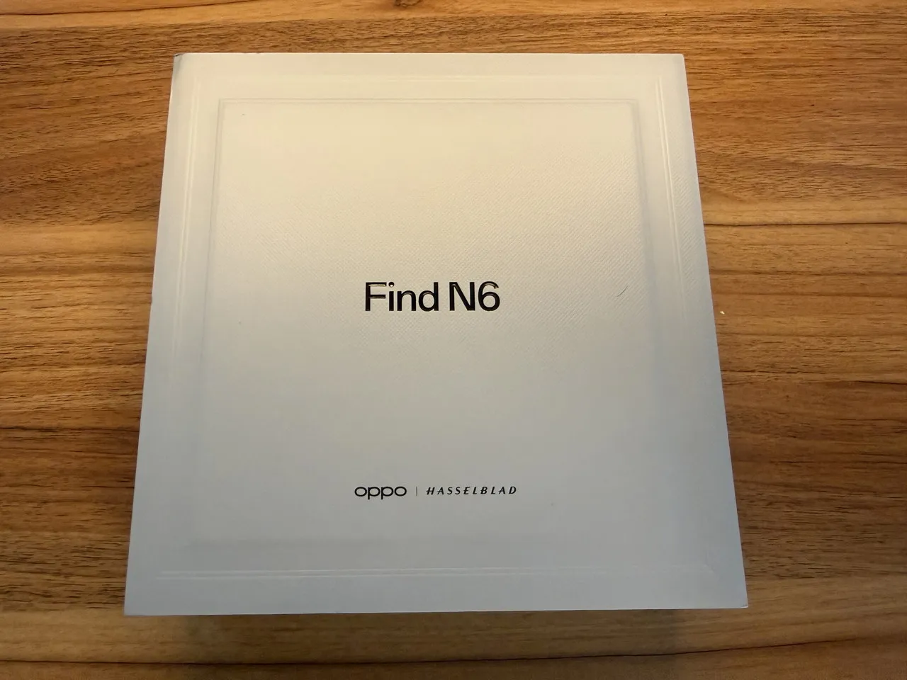 OPPO Find N6の外箱