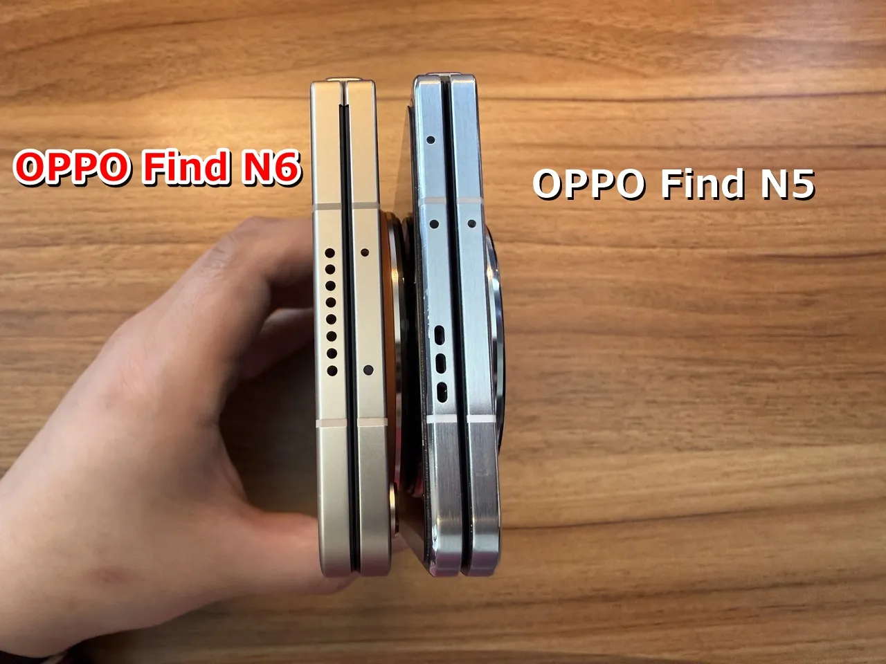 『OPPO Find N6』と『OPPO Find N5』の厚み比較(折りたたみ時)