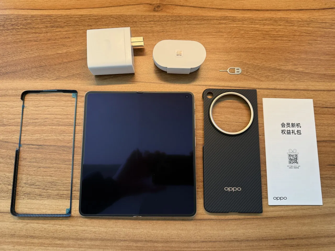 OPPO Find N6のパッケージ付属品一式