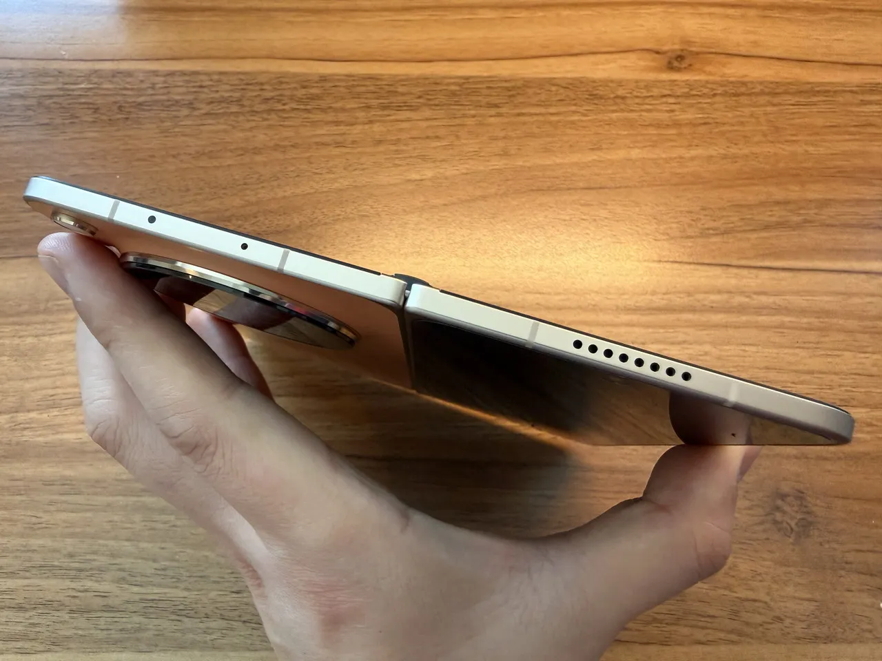 OPPO Find N6の上部インターフェース