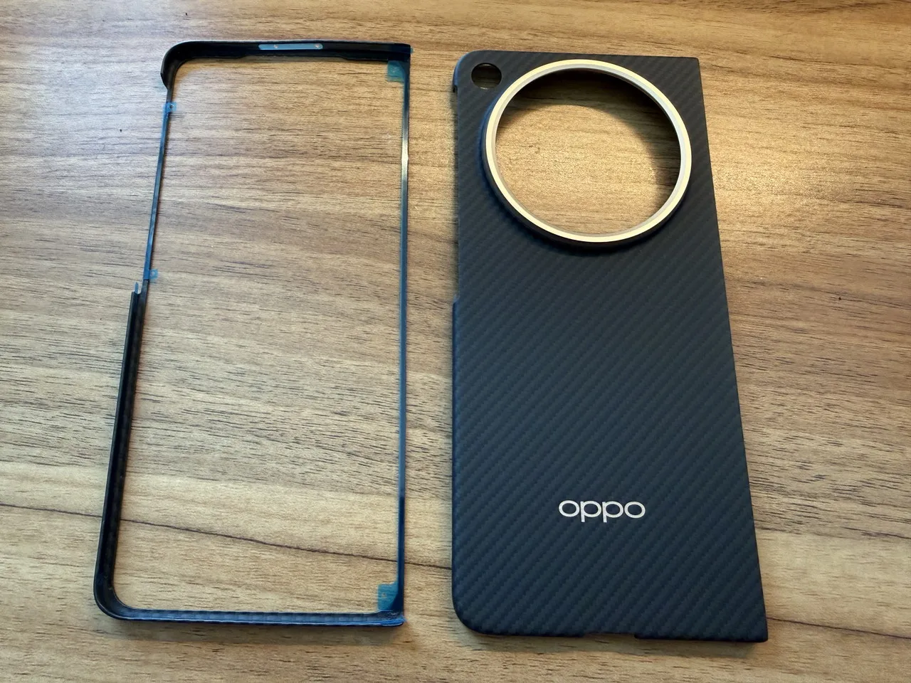 OPPO Find N6の付属ケース