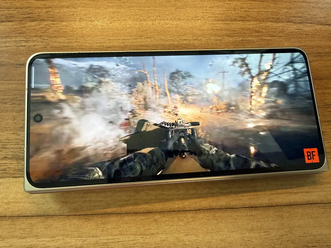 セカンダリディスプレイでゲーム動画を視聴している