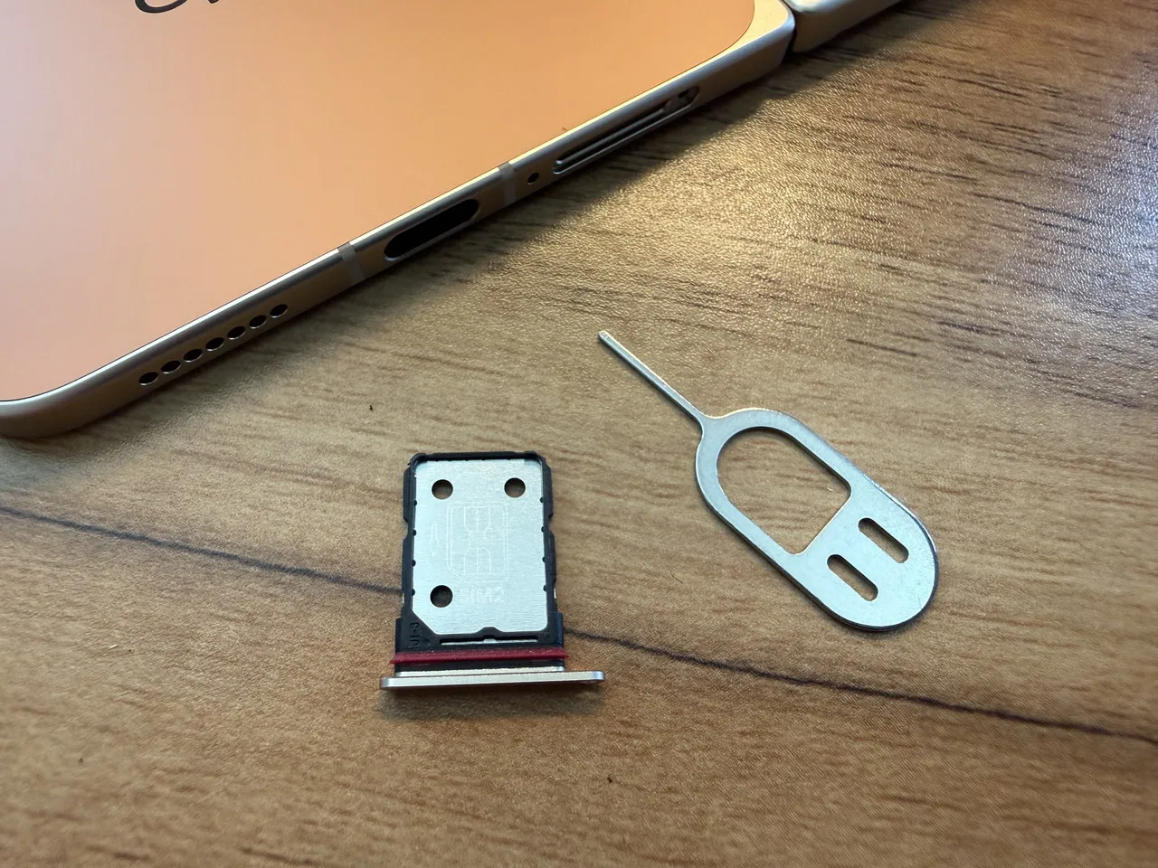 カードスロットを開いた