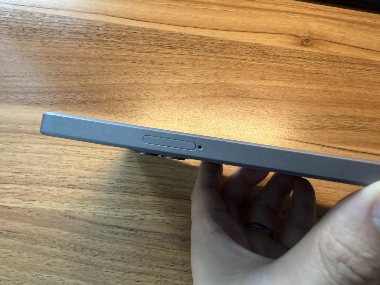 ALLDOCUBE iPlay 80 mini Ultraの左側面インターフェース