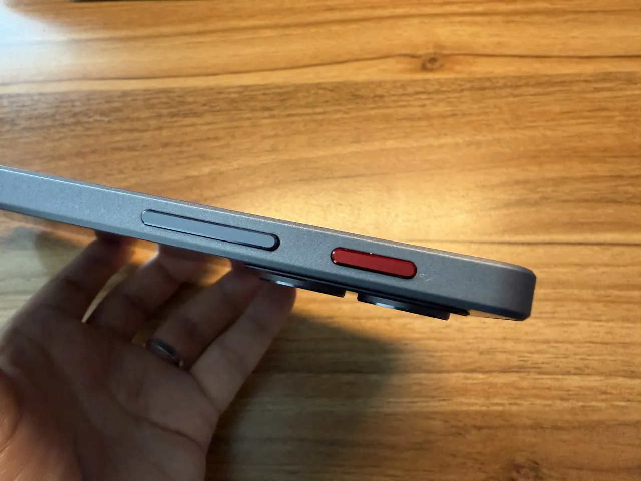 ALLDOCUBE iPlay 80 mini Ultraの右側面インターフェース